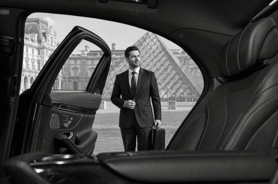 Why Do Business Travelers Choose a Chauffeur Service In Paris?